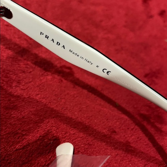 Prada sunglasses - Picture 7 of 8